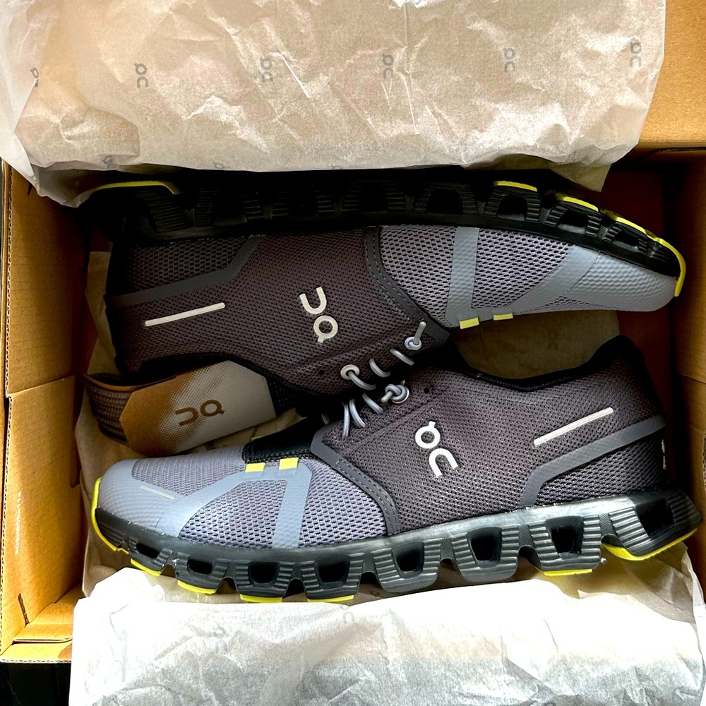 ON Cloud 5, new in box, men’s 7, magnet/fossil, running shoes